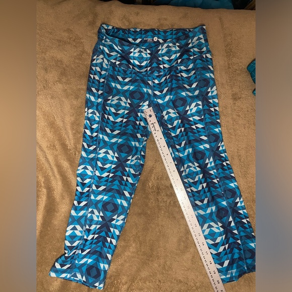 Lot of Old Navy Tights, Capris and Shorts Size Medium - Picture 3 of 9